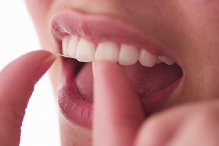 как восстанавливают эмаль зубов